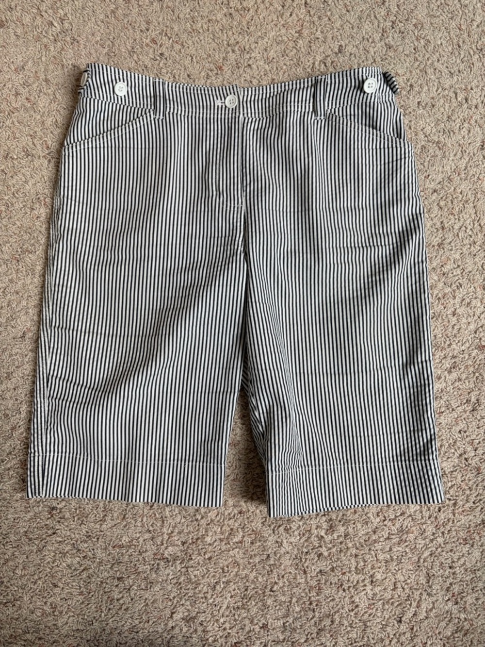 Jones New York Sport Shorts Size 8 Black White Striped Stretch Belted Pockets